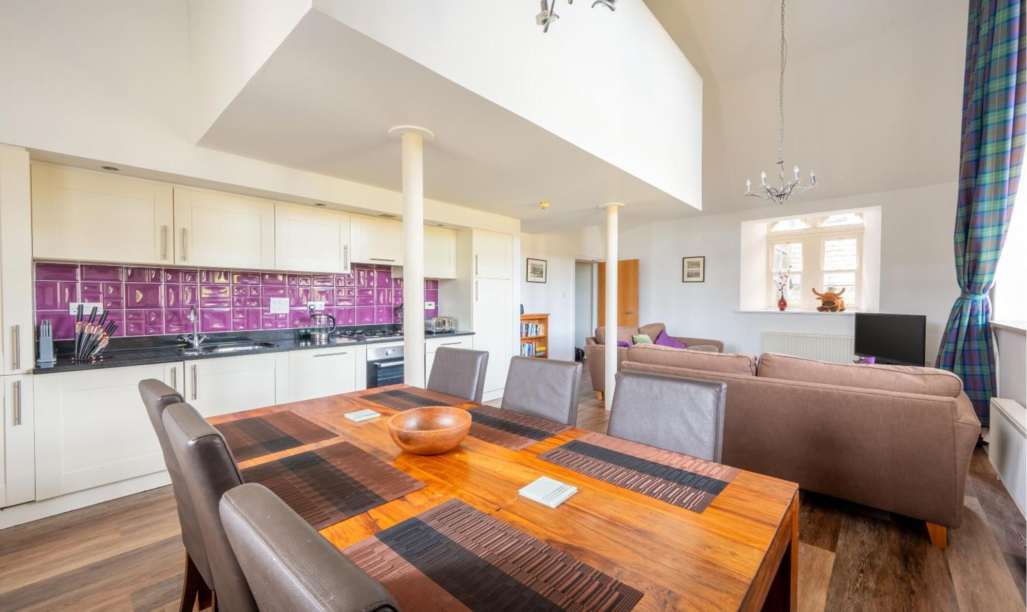 The Caledonian 3 Bedroom Self Catering Apartment In Historic Abbey Fort Augustus Exterior photo